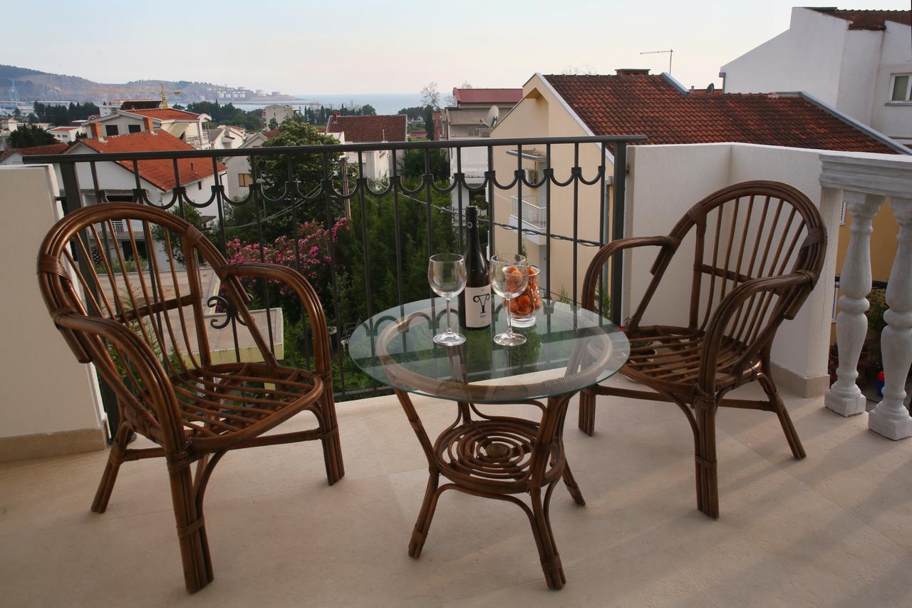 Aparthotel Monterria Bar Bagian luar foto