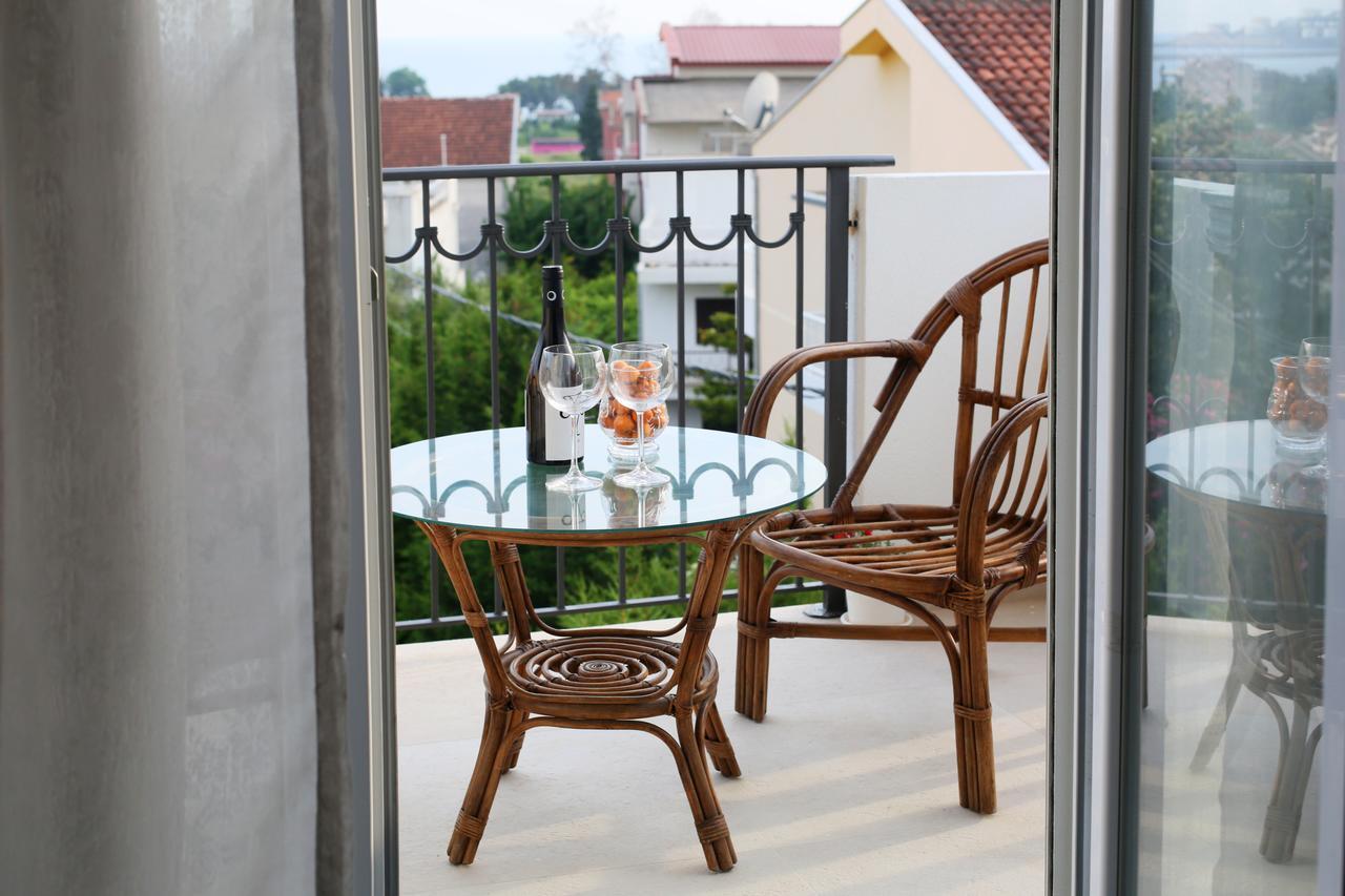 Aparthotel Monterria Bar Bagian luar foto