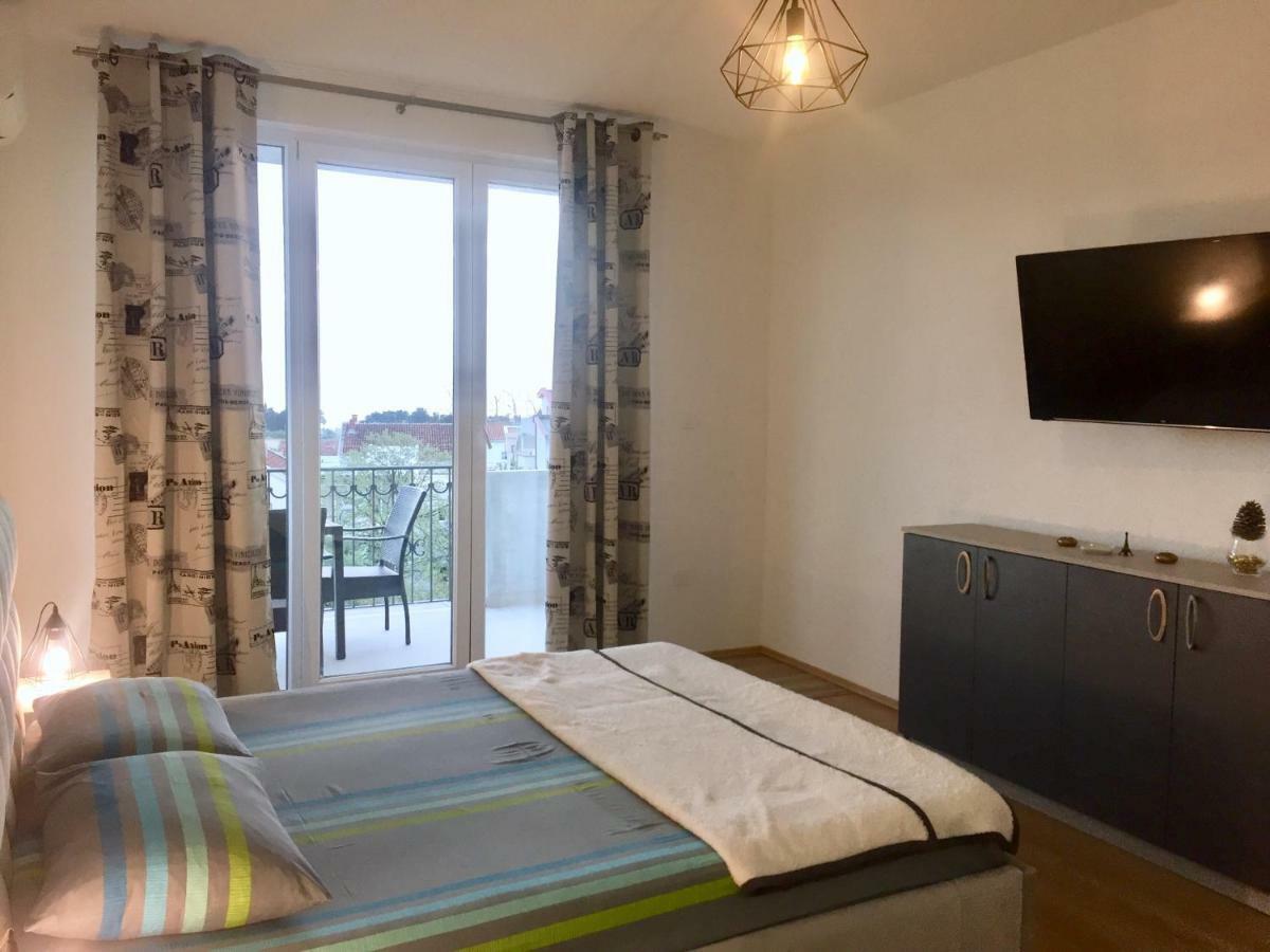Aparthotel Monterria Bar Bagian luar foto
