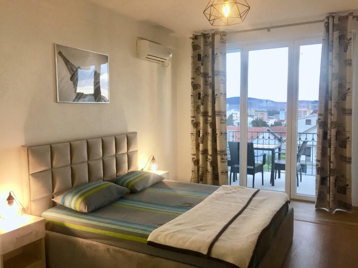 Aparthotel Monterria Bar Bagian luar foto