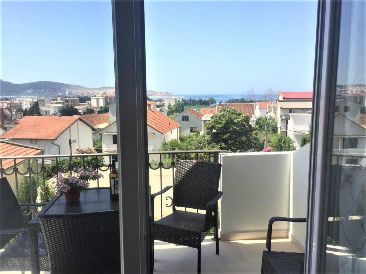 Aparthotel Monterria Bar Bagian luar foto