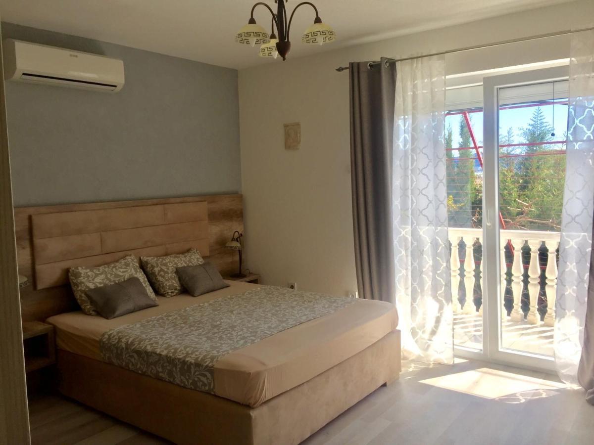 Aparthotel Monterria Bar Bagian luar foto